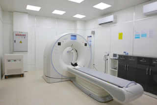 Godzina w ciszy decyduje o precyzji leczenia. Procedura PET-CT obnaża najmniejsze ogniska nowotworowe