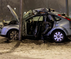 Tragiczny wypadek w Warszawie: 38-latek zginął po uderzeniu w słup