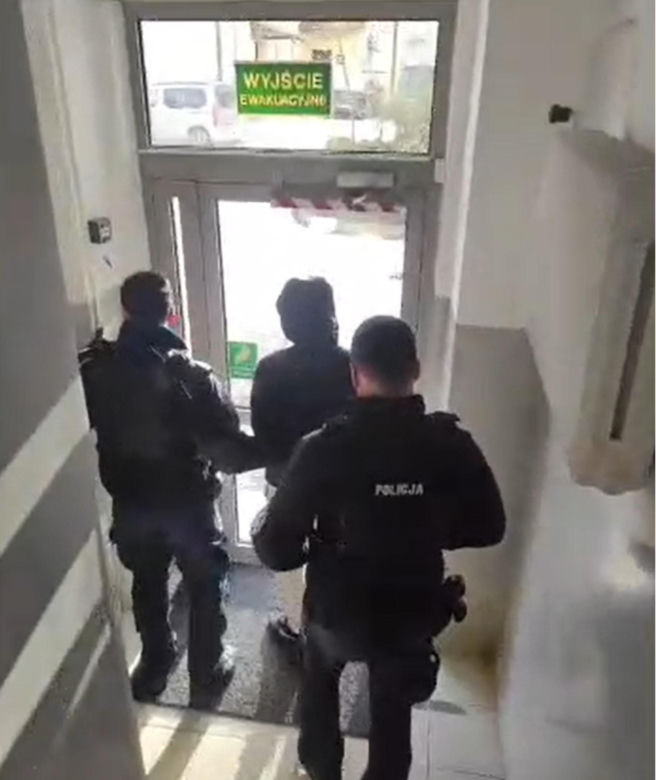 Sylwestrowa bójka pod Rzeszowem. Starli się kibole zwaśnionych klubów. Policja pokazała materiał z zatrzymanymi