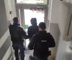 Sylwestrowa bójka pod Rzeszowem. Starli się kibole zwaśnionych klubów. Policja pokazała materiał z zatrzymanymi