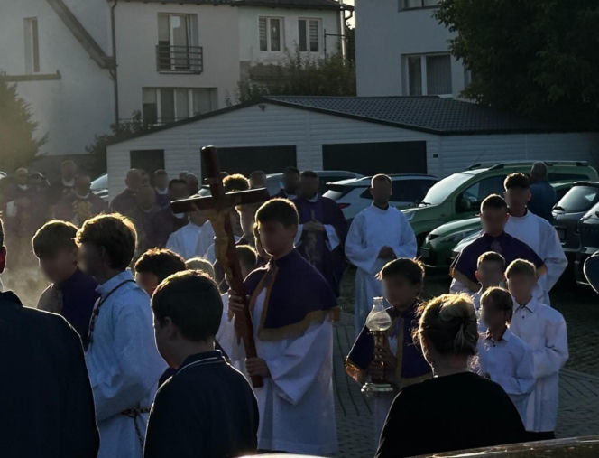 Mieszkańcy Lęborka żegnają księdza, który utonął w Darłówku