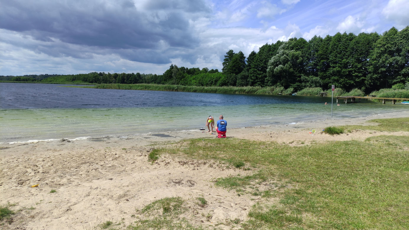 Rodzina straciła z oczu Julkę tylko na sekundy. Ogromna tragedia nad jeziorem Stelchno