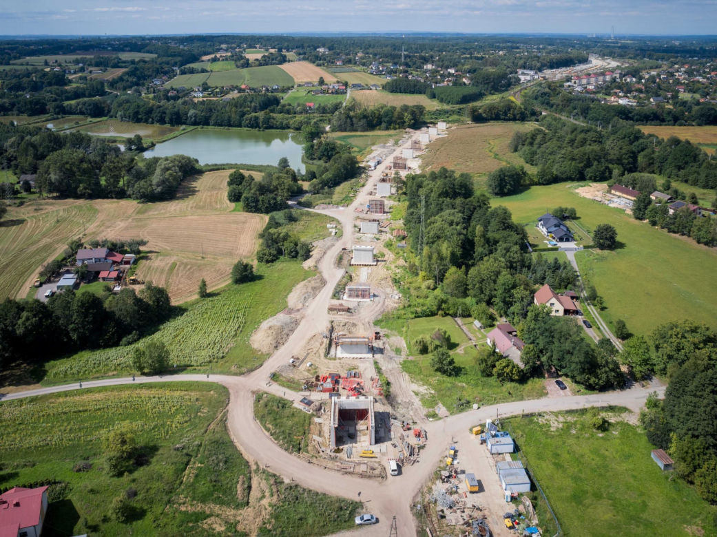 Gigantyczna inwestycja PKP w Zebrzydowicach. Pociągi pojadą szybciej po 600-metrowym moście