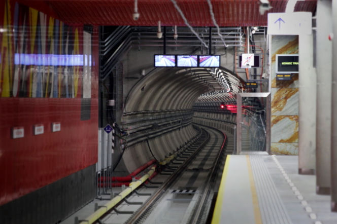 METRO REWOLUCJA