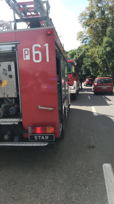 Kierowca BMW stracił przytomność i uderzył w MUROWANY płot! 