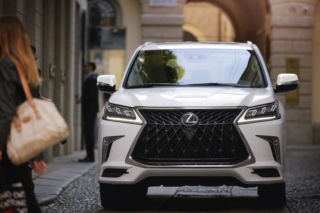 Lexus zarezerwował oznaczenie LX 600. Nowy ogromny SUV w przygotowaniu