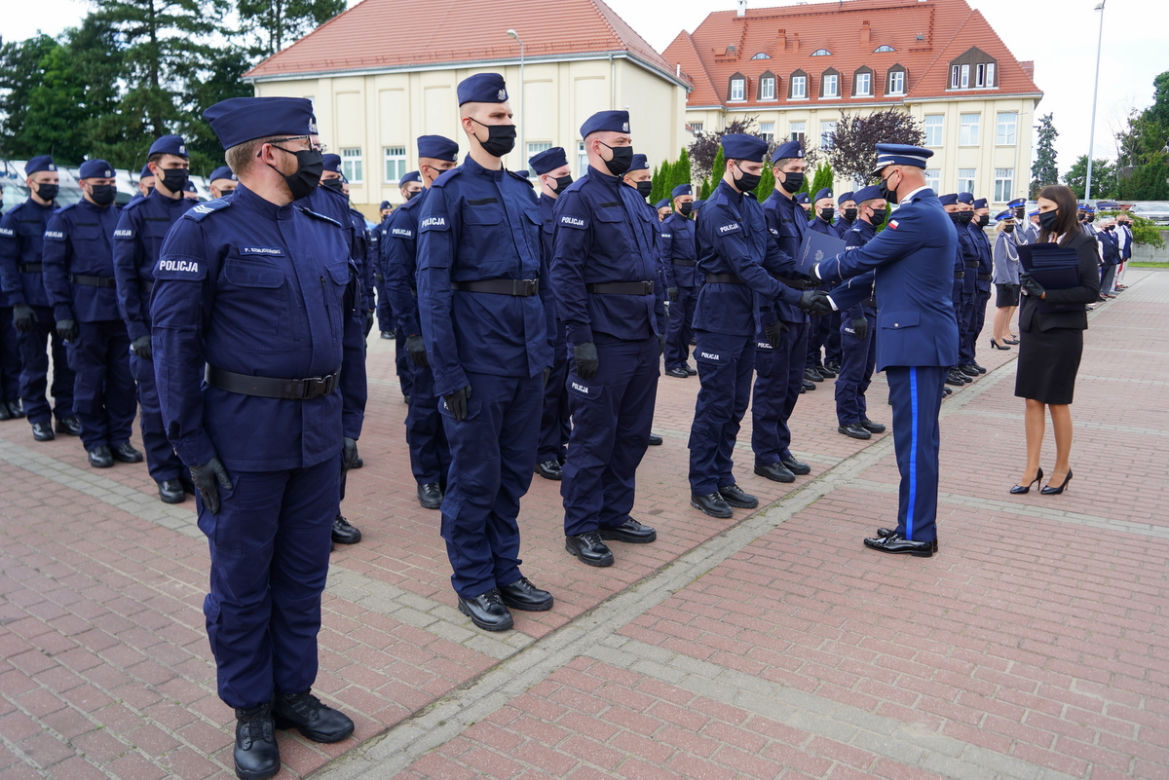 Ślubowanie policjantów w Bydgoszczy. Zdjęcia z uroczystości