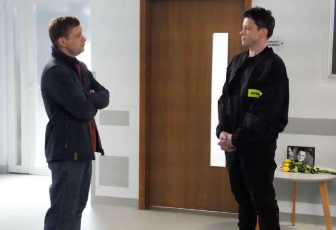 "Barwy szczęścia", odcinek 3342: Awantura w redakcji "Szoku" o publikację drastycznego nagrania z miejsca zbrodni