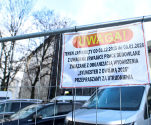 Scena Sylwestra z Dwójką TVP w trakcie budowy