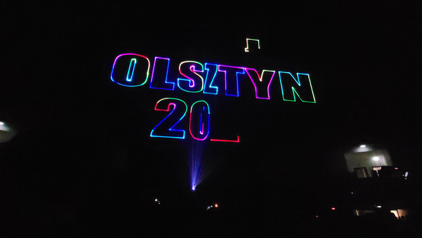 Finał WOŚP w Olsztynie. Pokaz laserowy podczas „Światełka do nieba” zachwycił wszystkich [ZDJĘCIA]