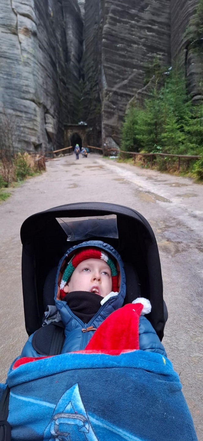 Ciężko chory Jasio zdobywa polskie góry. Jego rodzice nie zrezygnowali ze swoich pasji