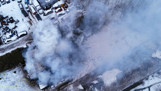 Z piętrowego domu zostały tylko zgliszcza, ogień zabrał wszystko. Potężny pożar pod Warszawą