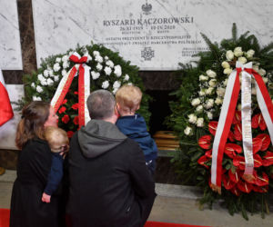 Pierwsza Dama Karolina Kaczorowska spoczęła u boku męża -- 