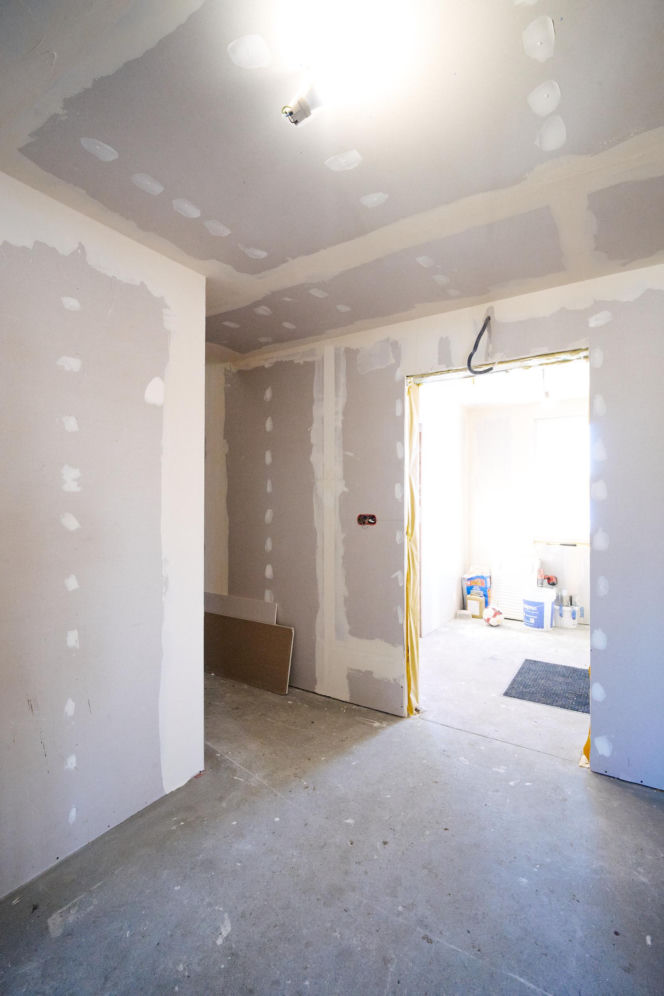 "Mama nie wróciła". Tragiczny wypadek przerwał marzenia. Ekipa "Nasz Nowy Dom" walczyła z czasem. ZDJĘCIA domu przed i po remoncie