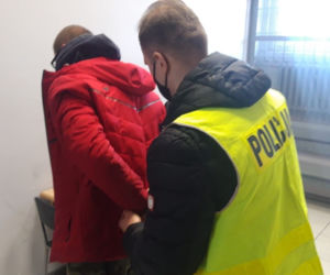 Rawicz. Przyszli do mieszkania 25-latka. Tam doszło do rozboju