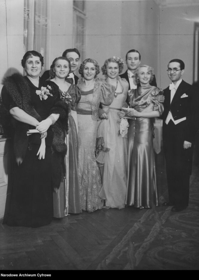 Sylwester w Warszawie sprzed lat. Tak stolica witała dawniej Nowy Rok