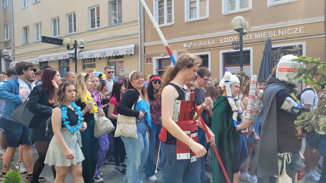 Kortowiadę czas zacząć! Kolorowa Parada Wydziałów przeszła ulicami Olsztyna [ZDJĘCIA]