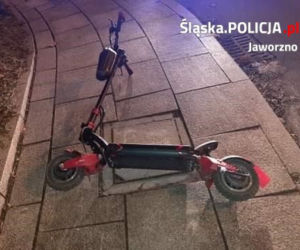Pijany 71-latek jechał hulajnogą przez centrum miasta. Potrącił go kierowca bez prawa jazdy