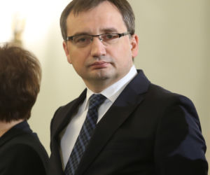 Ziobro go ściga. Gowin mu płaci.