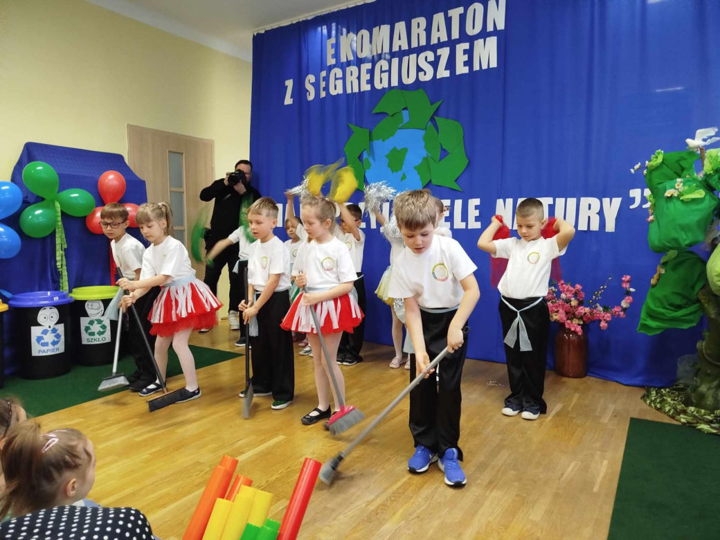 Program jest częścią projektu „EKOmaraton Siedlce z Segregiuszem” promującego edukację ekologiczną wśród najmłodszych poprzez zabawę
