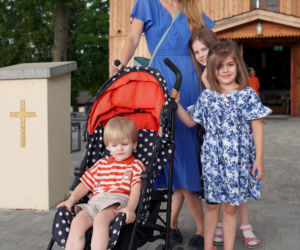 Pani Ewelina wierzy w cudowne uzdrowienie w niewielkim kościółku