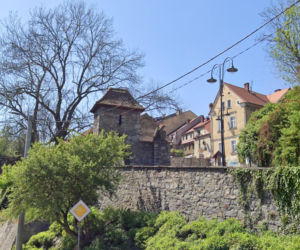 To jedno z najpiękniejszych miast na Dolnym Śląsku. Leży na skale i zachwyca widokami!