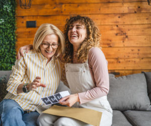Ciąża zmienia relację z mamą. Ten moment potrafi wszystko odwrócić