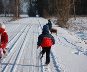 Zima w pełni – warto przypominać dzieciom o zasadach bezpieczeństwa 