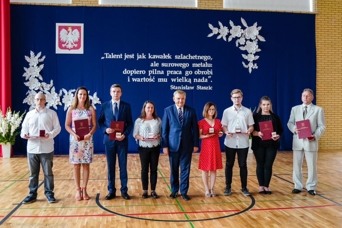 Początek nowego roku szkolnego w Białymstoku. Naukę rozpoczęło 39 tys. dzieci i młodzieży