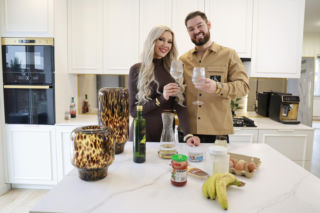 Lata temu wygrała Projekt Lady, teraz pokazała jak mieszka! Biel i złoto biją po oczach