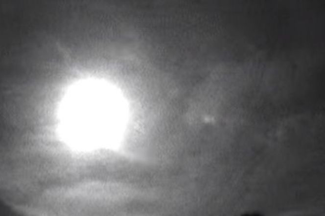 UFO nad Europą? Świecące kule na niebie [VIDEO] 