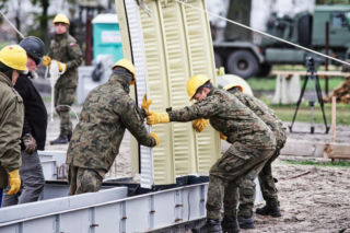 Wojsko Polskie stawia na Ultimate Building Machine. Błyskawiczna budowa hangarów i magazynów staje się faktem