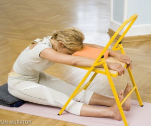 Ćwiczenia (asany) na ból miesiączkowy: pascimottanasana