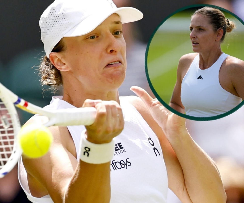 Iga Świątek odbija piłkę rakietą. Na miniaturze obok Karolina Pliskova. O meczu na Wimbledonie pisze SE Supersport.