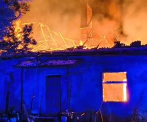 Pożar domu pod Grudziądzem. W zgliszczach strażacy znaleźli ciało!