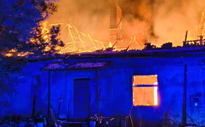 Pożar domu pod Grudziądzem. W zgliszczach strażacy znaleźli ciało!