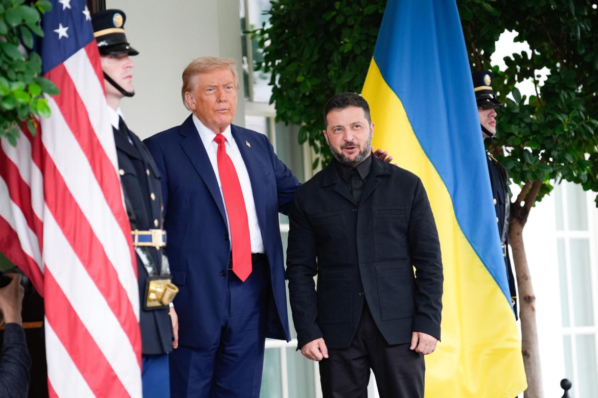 Tak Zełenski prezentuje się na salonach. Wszystkie stroje prezydenta Ukrainy
