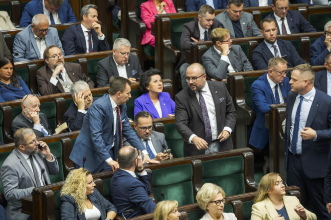 Powakacyjna rewia mody w Sejmie