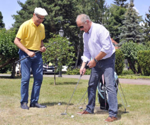 Karol Strasburger ćwiczy