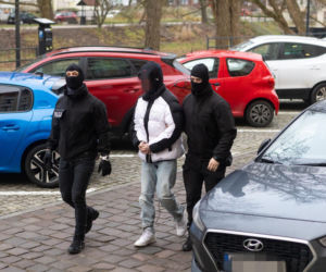 Zabił kolegę, poćwiartował i wyniósł w walizce. Szczątki zakopał w parku miejskim. Biegli nie mają wątpliwości