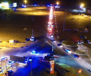 NIELEGALNY zlot samochodów pod Poznaniem. Policjanci wypisali 135 mandatów 