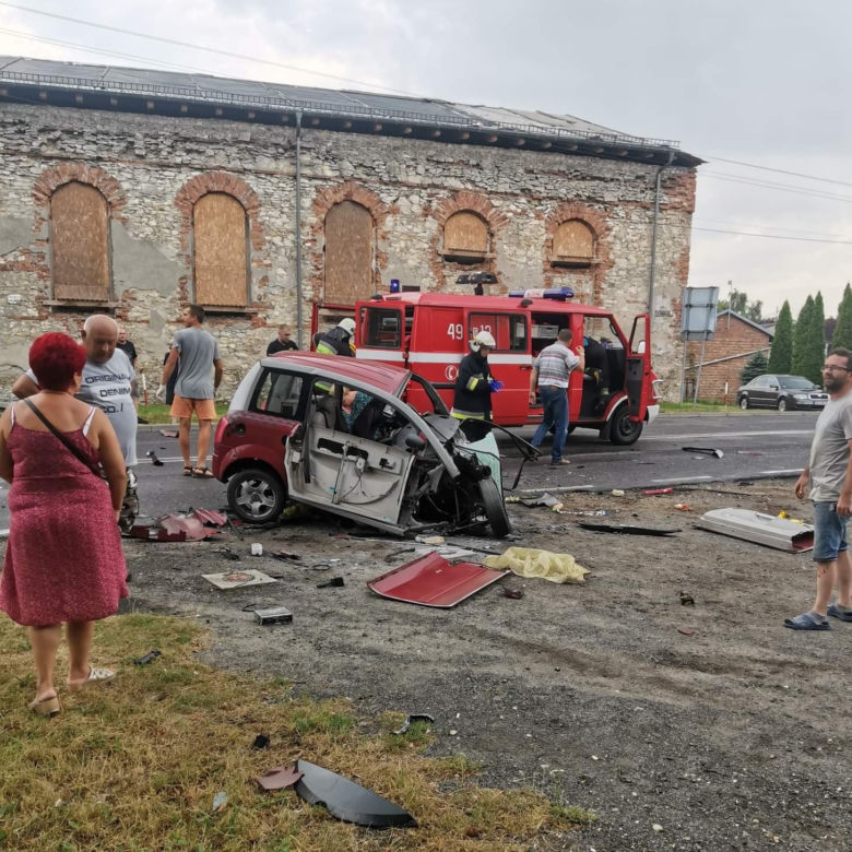 Tragiczny wypadek w Krzepicach. Zginęła pasażerka mini cara