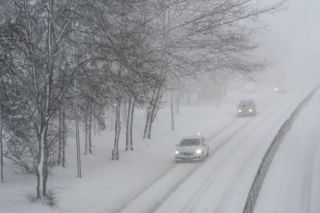 Potężne śnieżyce przejdą przez Polskę. Zamiecie zaczną się w niedzielę! IMGW wydał ostrzeżenia III stopnia