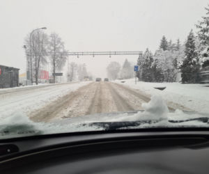 Opady śniegu PARALIŻUJĄ drogi. DRAMAT na drogach Podkarpacia [ZDJĘCIA INTERNAUTÓW]