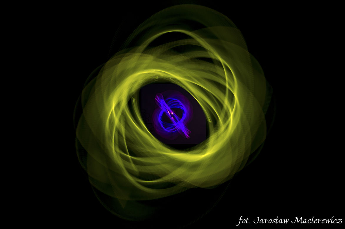Lightpainting: Tak się maluje światłem latarki!