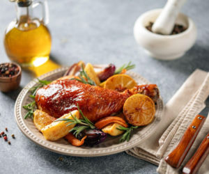 Jak upiec udka z kurczaka, żeby były soczyste? Poznaj najlepsze triki!