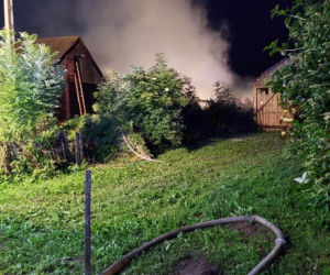 W Bronkowicach po uderzeniu pioruna zapaliła się stodoła