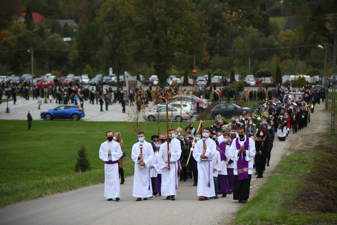 Męcina pożegnała swojego proboszcza Antoniego Pisia, który zmarł na koronowirusa