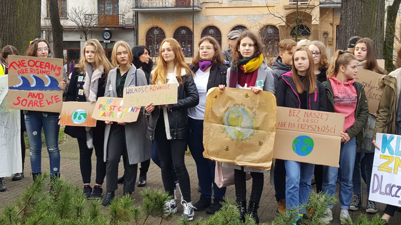Nowy Sącz: Młodzi mają DOŚĆ i wyszli na ulice. Skierowali żądania do polityków