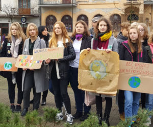 Nowy Sącz: Młodzi mają DOŚĆ i wyszli na ulice. Skierowali żądania do polityków